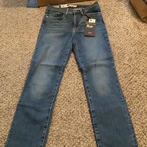 New Levi’s, never worn! Super cute but wrong size